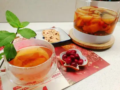 Cranberry and fruit tea