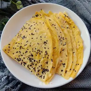 Black sesame shrimp pie