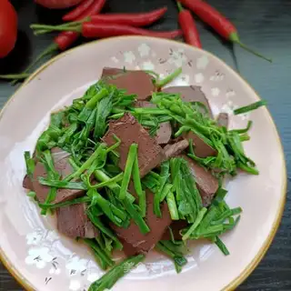 Garlic and pig blood