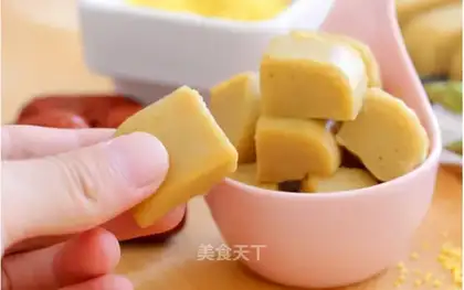 Yellow rice cake