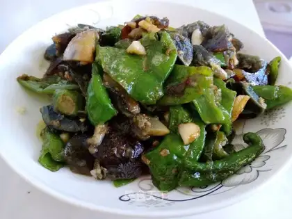 Green peppers and eggs