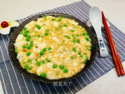 Peas with salted eggs and soy sauce