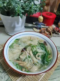 Powdered rice with mushrooms