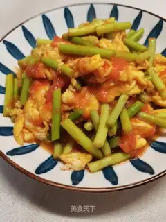 Tomato garlic fried eggs
