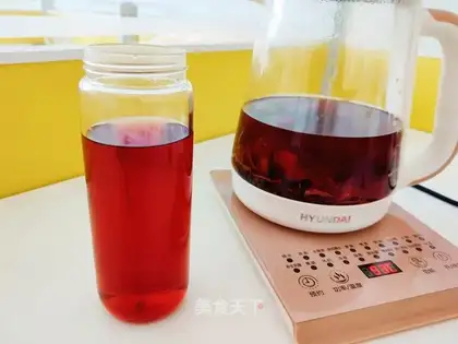 Gold and silver rose tea