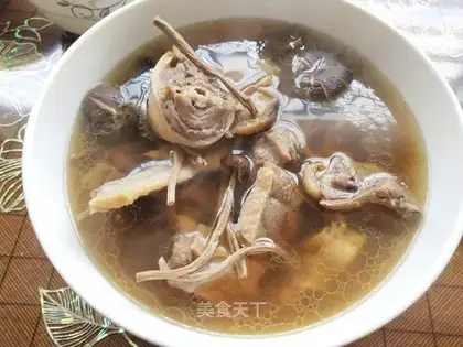 Tea mushrooms, duck soup