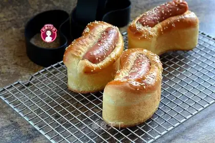 Sausage sesame bread