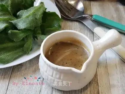 Vegetable salad and vinegar
