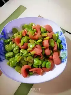 Scrambling beans. Hot dog intestines