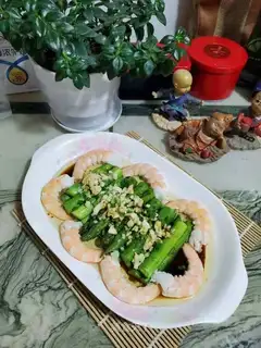 Shrimp mixed with stork