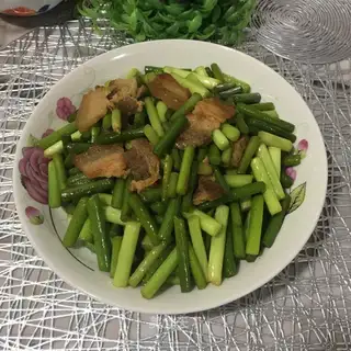 Meatloaf and garlic