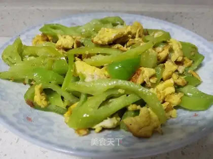 Peppers fried duck eggs