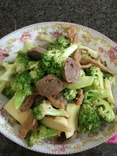 Cow guacamole and broccoli