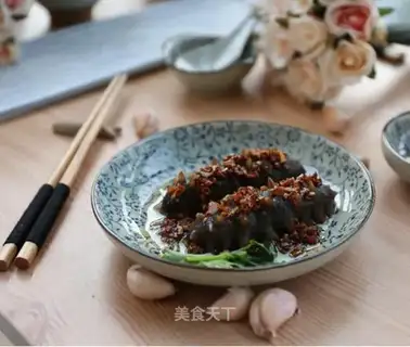Garlic steaming sea cucumber
