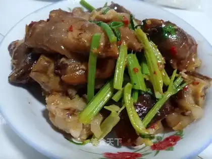 Celery pig hoof