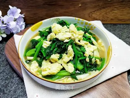 Spinach fried eggs