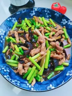 Garlic wood and meat
