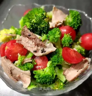 Chicken leg salad with broccoli