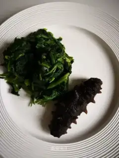 Spinach with sea cucumber