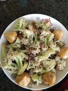 Beef pellets and cabbage