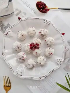 ♪ The pox cranberry coconut ball ♪