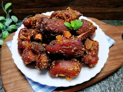 Spicy roasted pig hoof