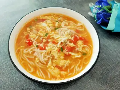 Tomato noodle soup