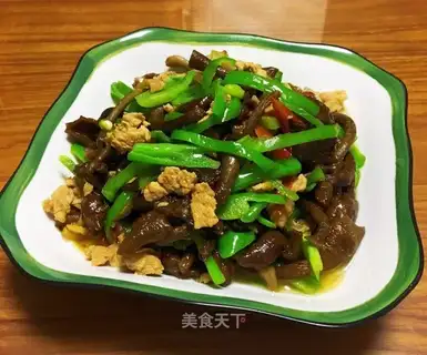 Slipped mushrooms and fried meat