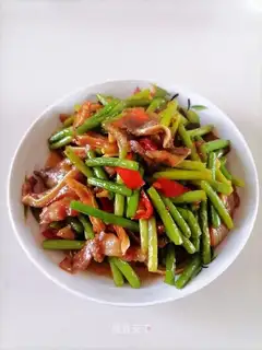 Garlic fried pigs