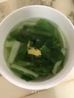 Green little cabbage soup