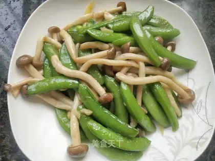 Crab mushrooms and sweet beans