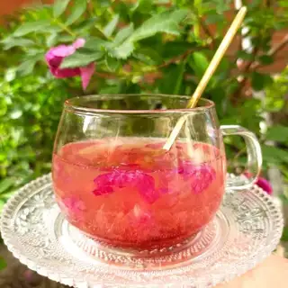 Rose-breathing water