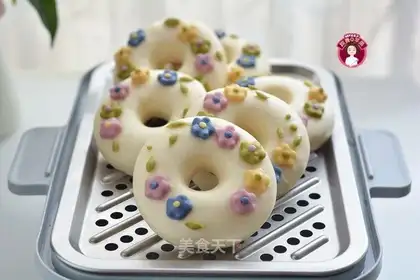 A donut bun of flowers