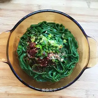 Oiled jade noodles