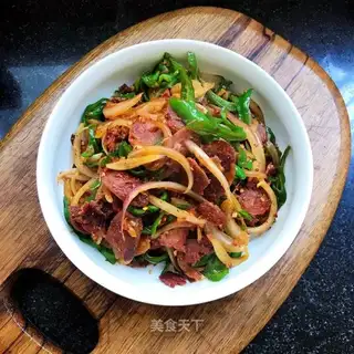 Onion pepper fried sausage