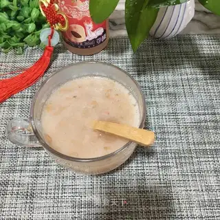 A silver spoon of roses