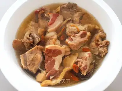 Ham ribs soup