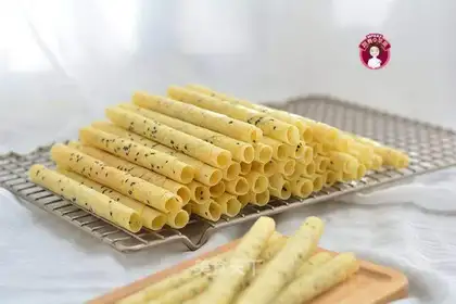 Black sesame egg rolls