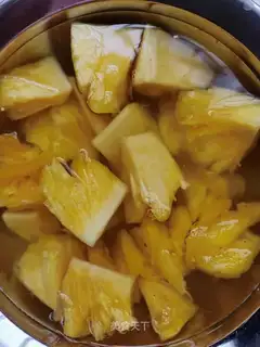 Salted pineapple