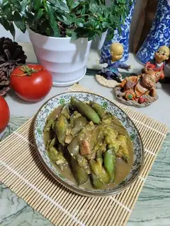 The salted fish burn the purple eggplant