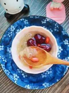 The silver spoon of red dates