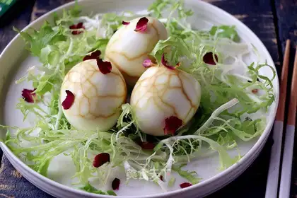 Roses and tea eggs