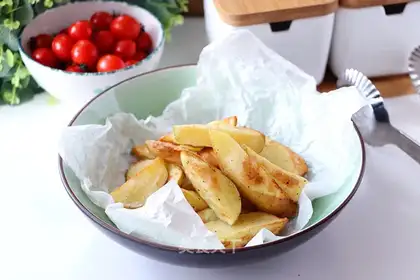 Black pepper baked fries