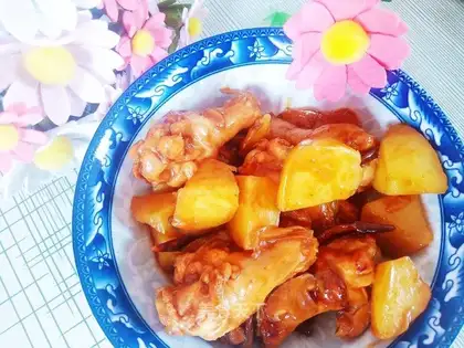 Chicken leg and potatoes