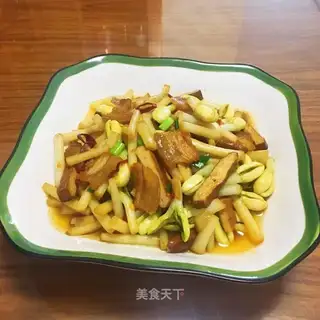 Peanut sprouts