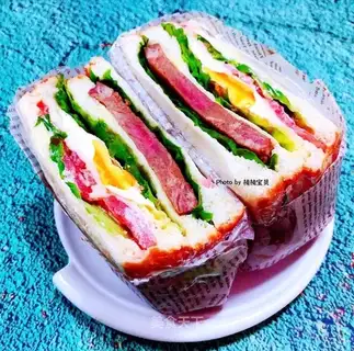 Steak tomato egg sandwich