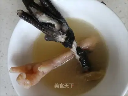 Chicken claw glue soup