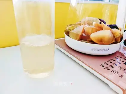 Red-tree apple water