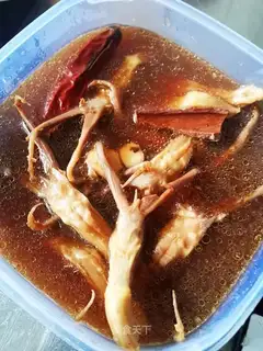 Pork tongue