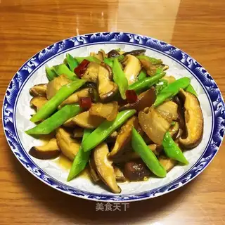 Fry mushrooms and beans